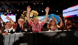 Seguidores de Mauricio Macri celebran la victoria de su candidato. LA PRENSAEFE/David Fernndez