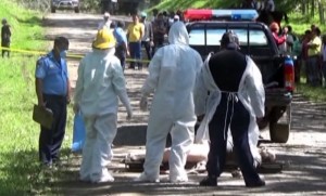 El cuerpo de Emilio López fue encontrado bajo una alcantarilla en una comarca. LA PRENSA/ Edwing Campos.